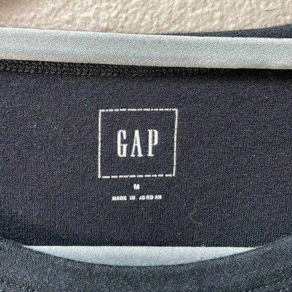 Gap long sleeve super soft v neck size M - Picture 2 of 5